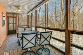 13 Mi to Lake Chatuge Hiawassee Cabin with Views!